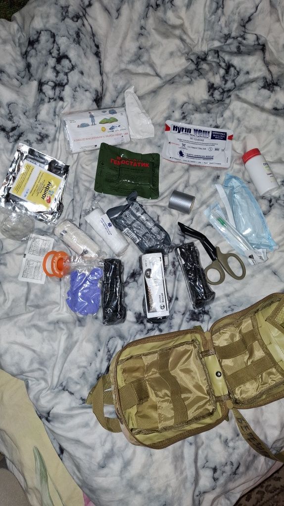 Рпс, берцы, аптечка. Военное барахло, форма олива новая.
