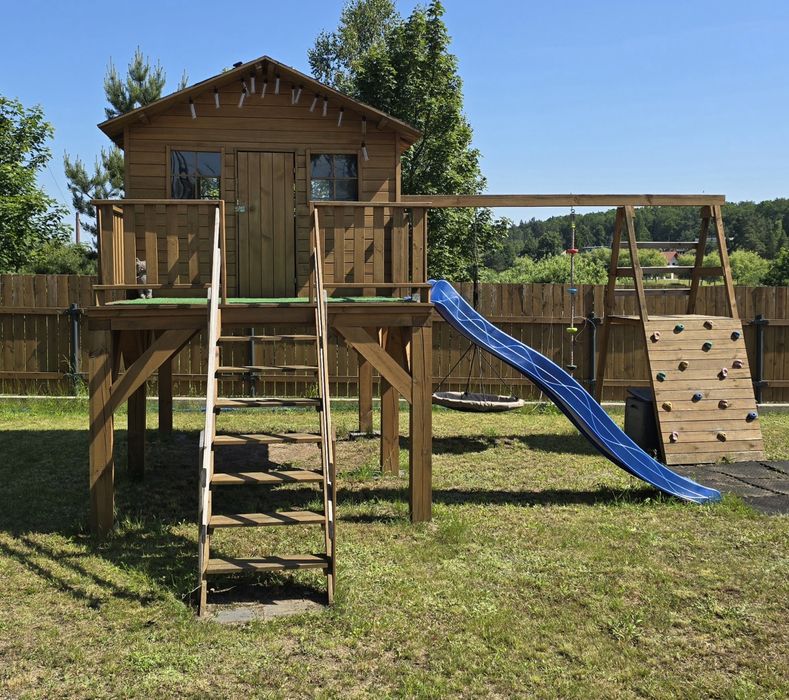 Duży plac zabaw dla dziecka solidny