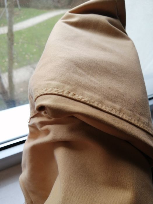 Calças sarja de cor mostarda