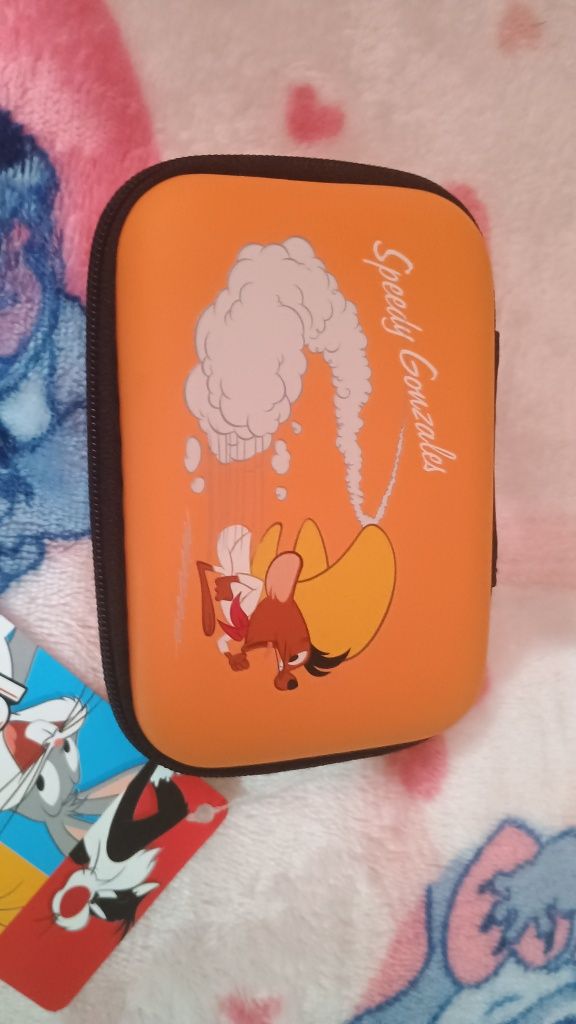 Nowe z metka etui na słuchawki lub karty