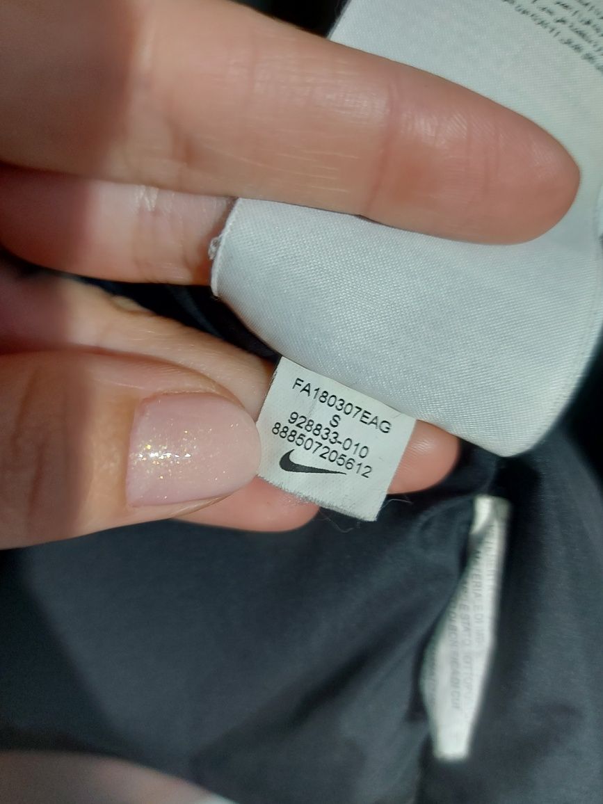 Męska kurtka nike zimowa z kapturem rozmiar s wypełnienie kaczy puch