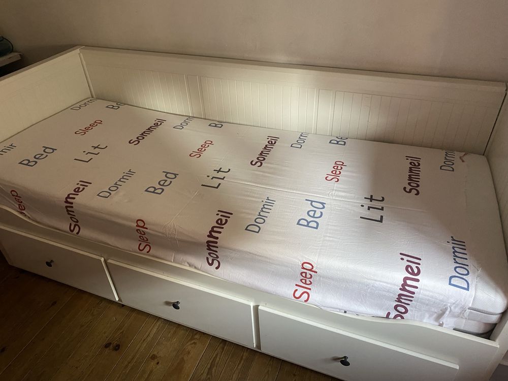 Cama HEMNES Ikea usada