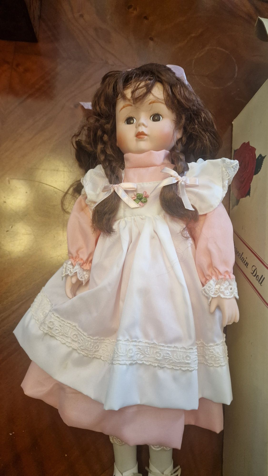 Boneca de porcelana antiga