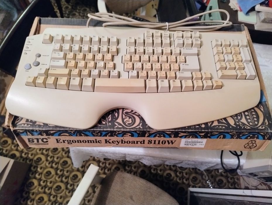 Ретро клавиатура BTC 8110W RU / 90-х годов