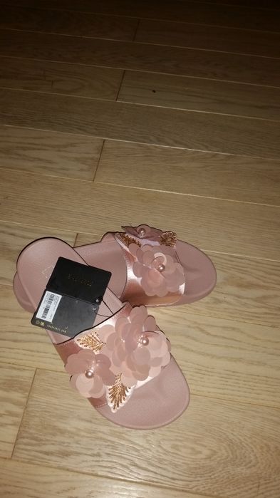 Шльопанці жіночі , шлепки Forever21