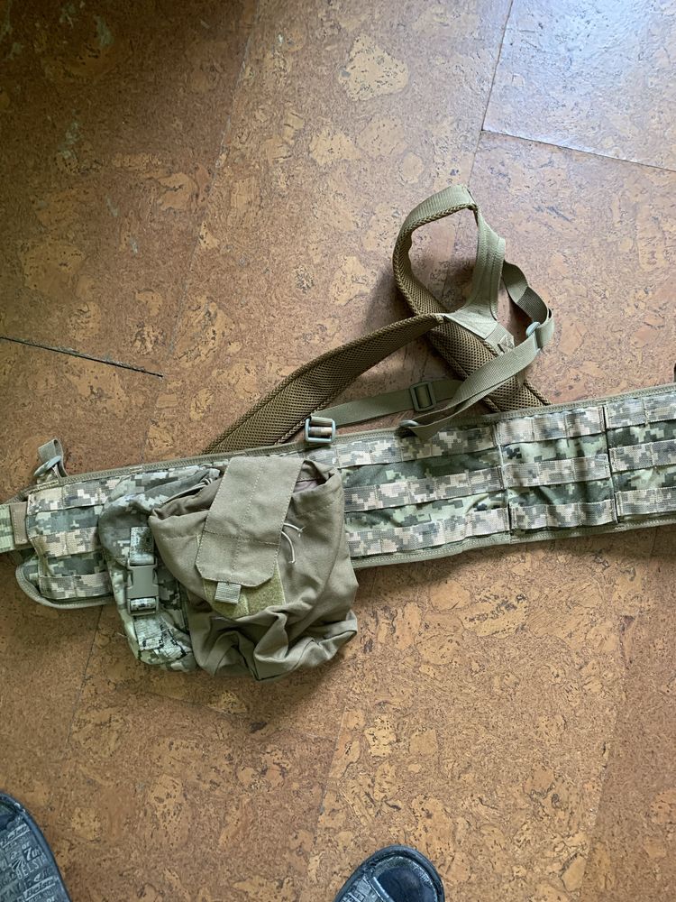 Военные снаряжения , одежда , спальник, рюкзак