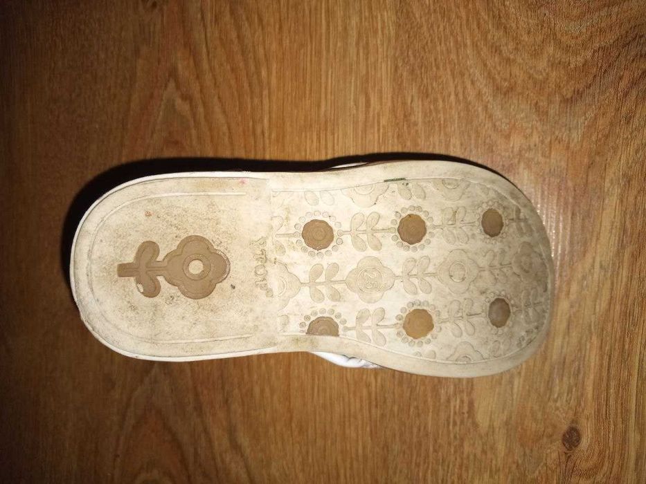 Босоніжки вживані 25 розмір