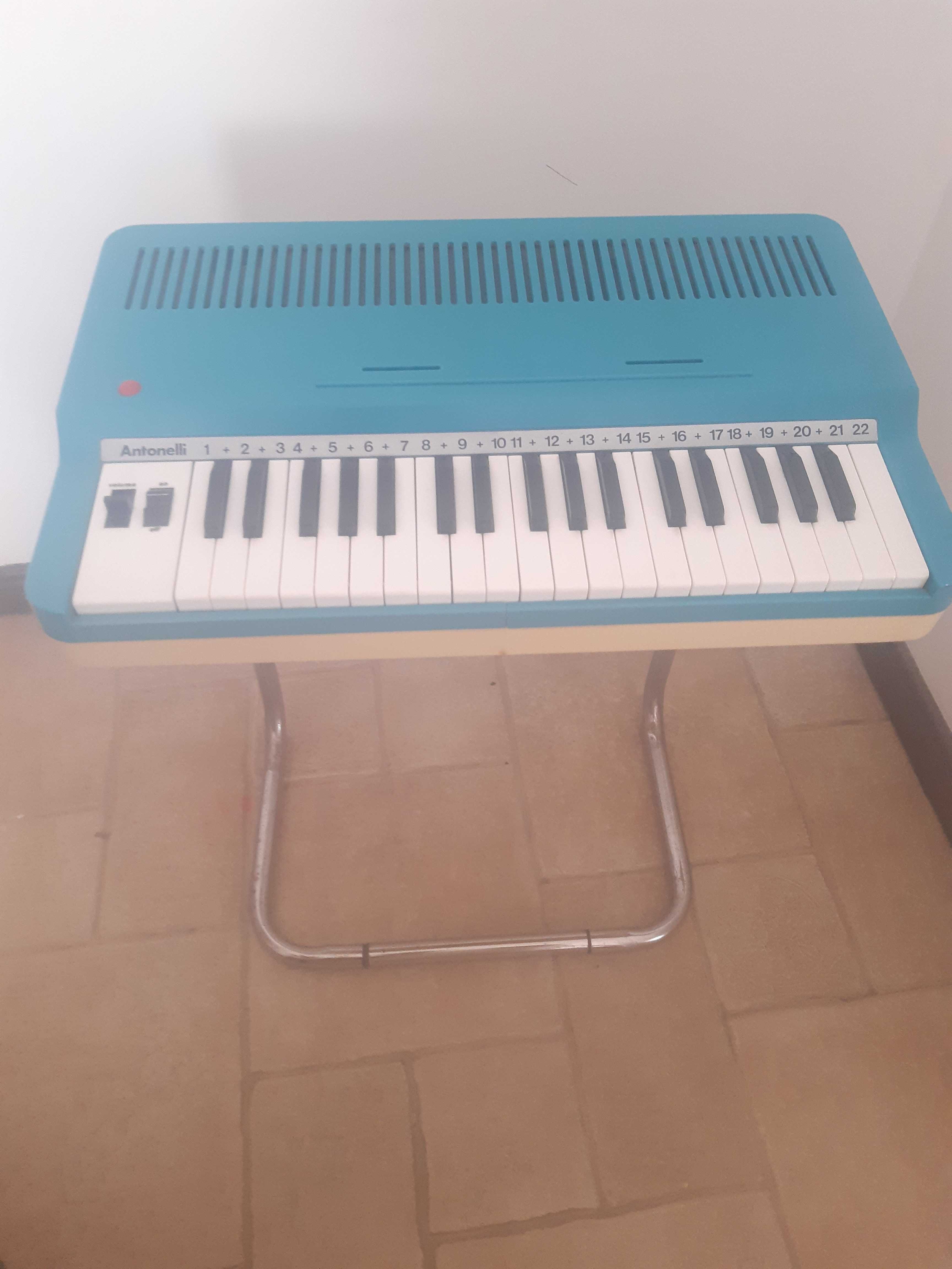 Golden Organ Antonelli com stand anos 70