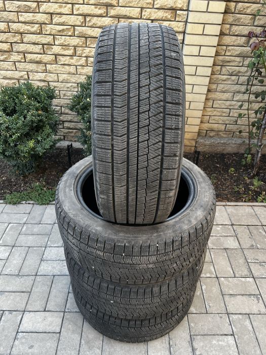 Шини 235/45/R17 Bridgestone Blizzak Ice