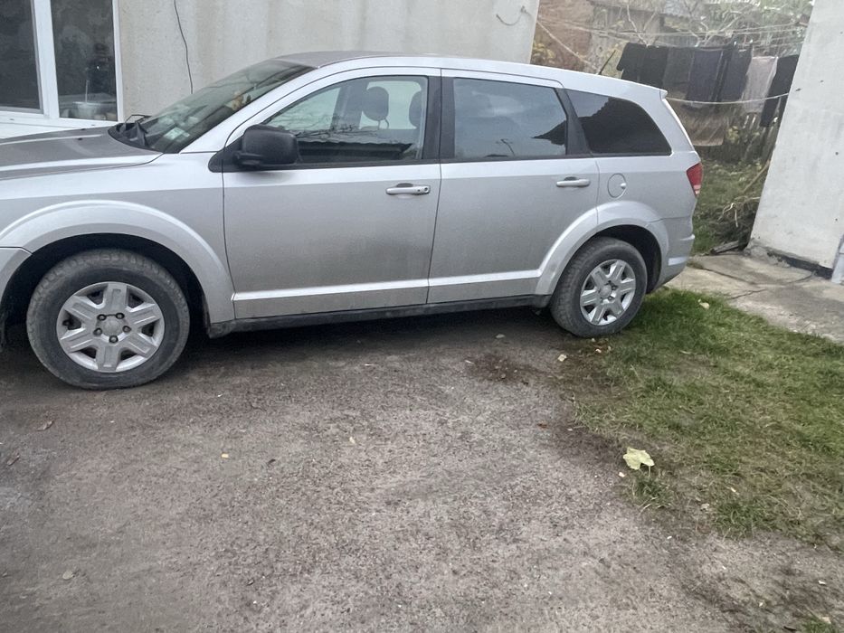 Продам додж джорни 2012 года бензин2.4