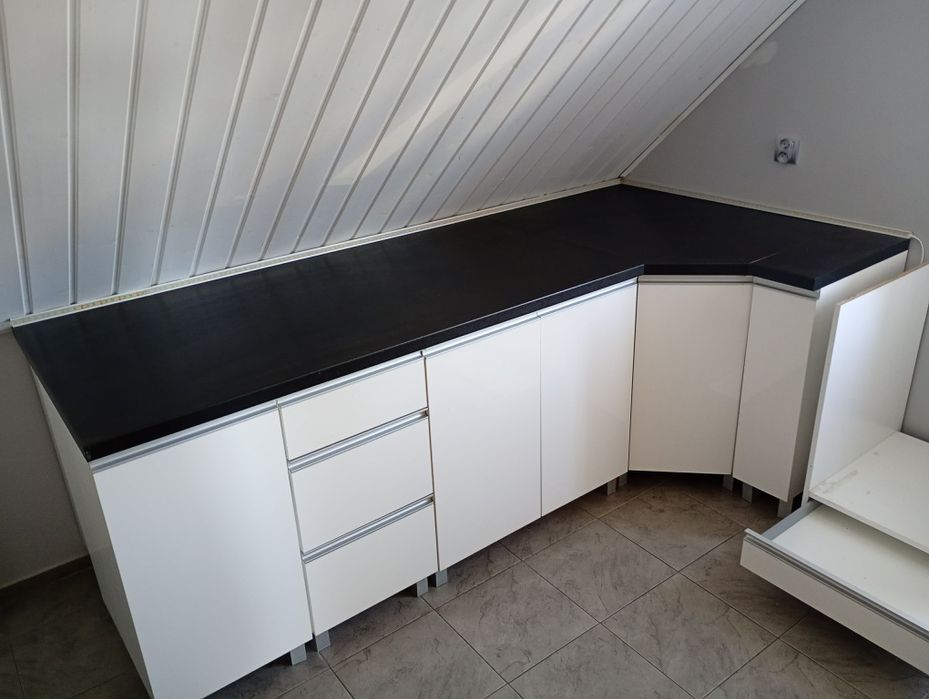 Meble kuchenne - biały połysk + stolik + blat i zlewozmywak