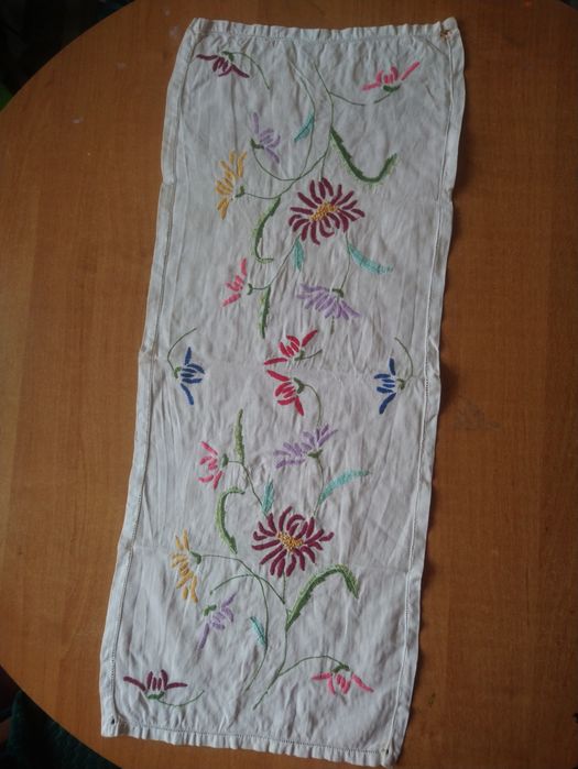 Mały obrus haftowany prl