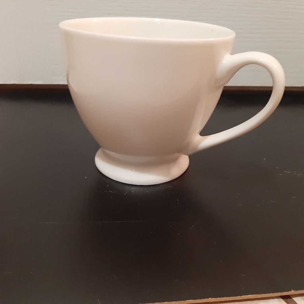 Zestaw kubkow porcelanowych 350 ml i czajniczka do herbaty