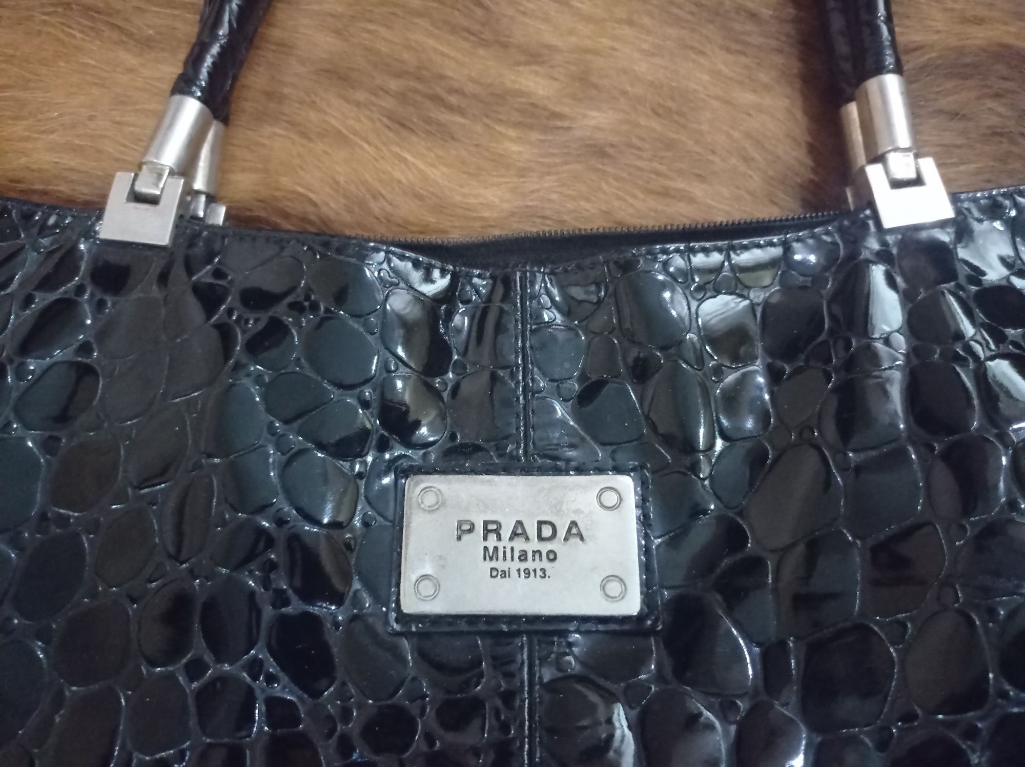 Сумка кожаная лаковая Prada