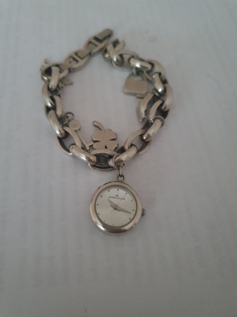 Zegarek srebrny Anne Klein
