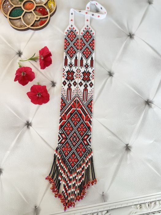 Гердан з чеського бісеру, вироби з бісеру. Кутовий гердан.