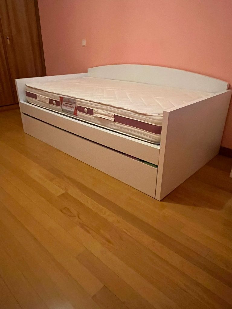 Cama de solteiro com colchão