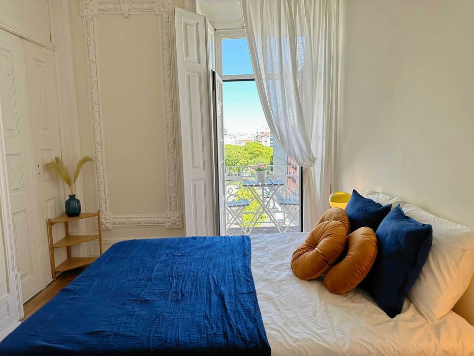 Quarto individual  Av 5 de Outubro sem caução entrada imediata