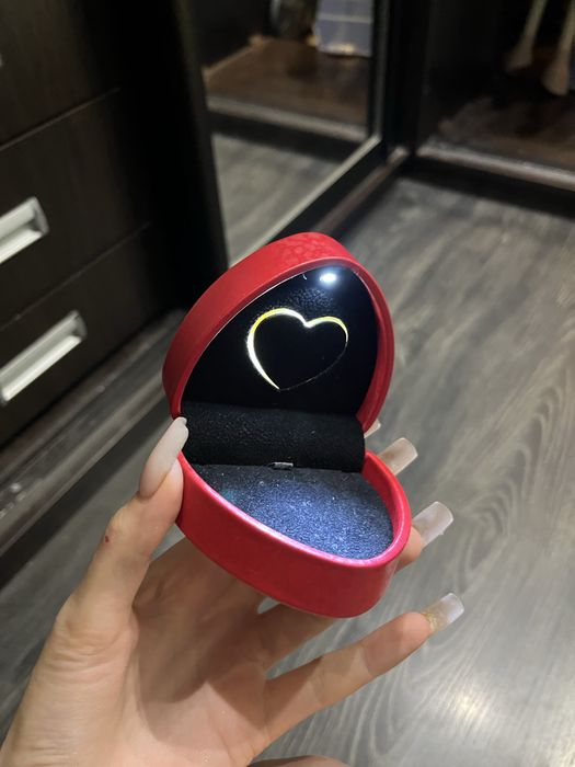 Коробка для каблучки з підсвіткою для пропозиції
