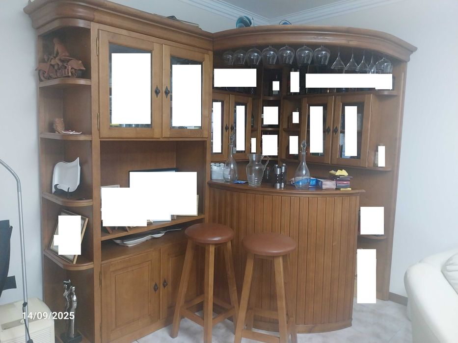 Bar de canto em madeira maciça