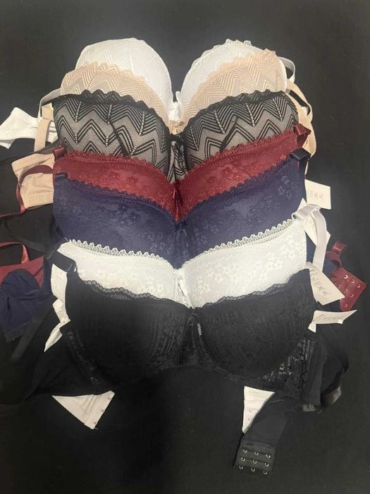 Мереживні бюстгальтери чашка D