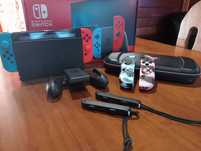 Nintendo Switch com capas para comandos e capa de transporte
