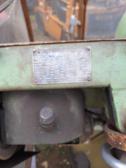 Maszyna do ciencia metalu