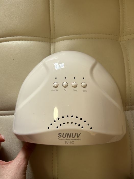 Обладнання для манікюру (витяжка, лампа)