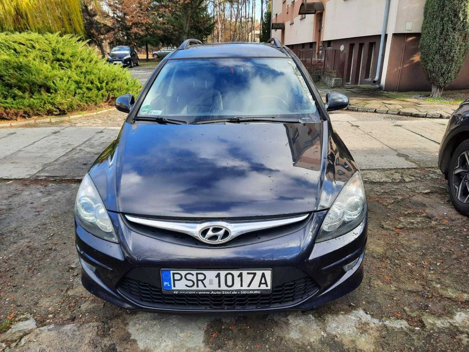 Samochód Hyundai i30cw sprzedam.
