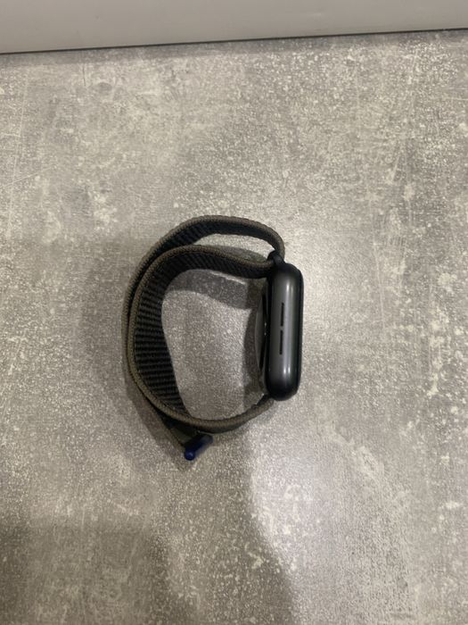 Apple watch se  sport loop