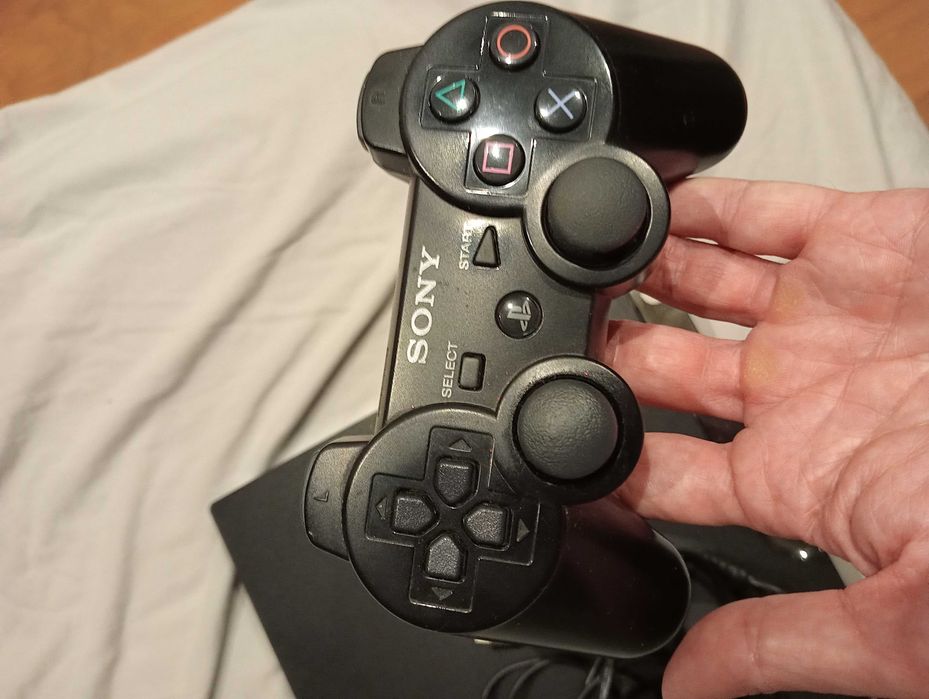 PS3 Desbloqueada com jogos e comandos