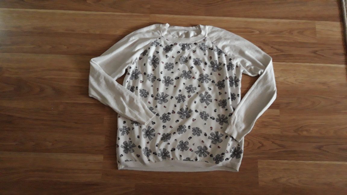 Śmietanowa bluzka damska w granatowe kwiatki r. M