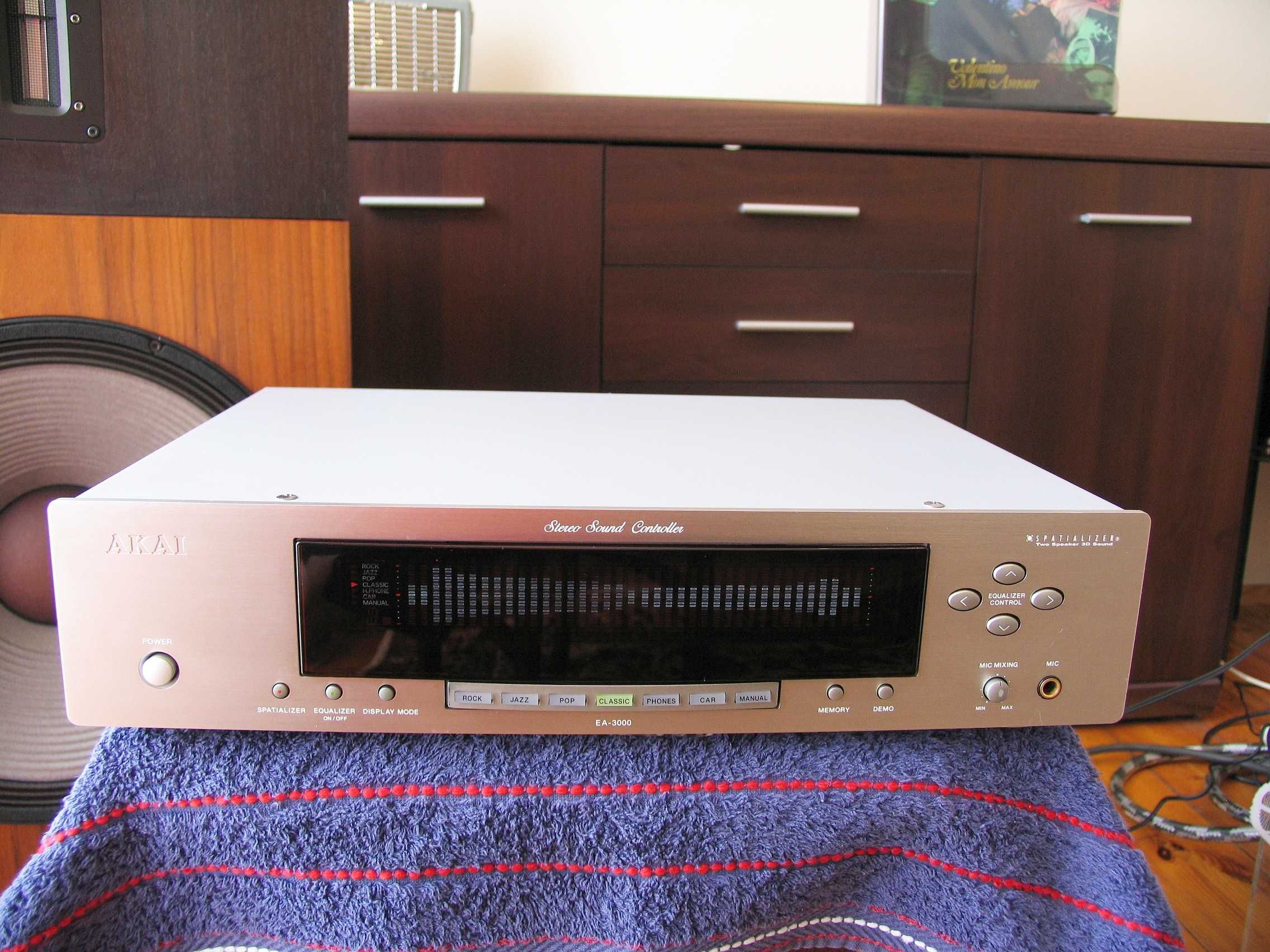 AKAI Model No. EA-3000 / Equalizer 3D Sound TOP '' Vintage ''
