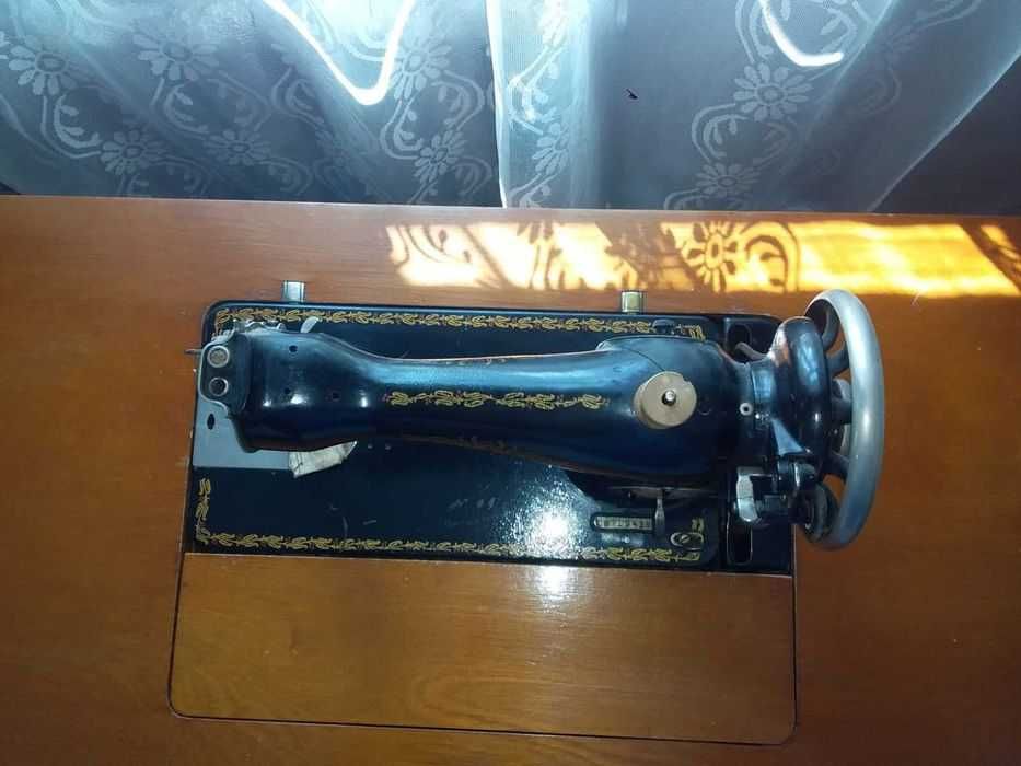 Швейна ножна машинка  1956 року СРСР