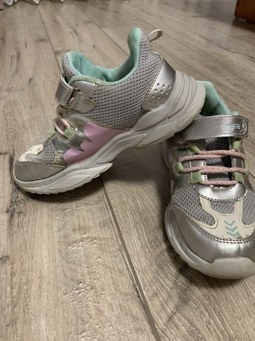 Кросівки для дівчинки