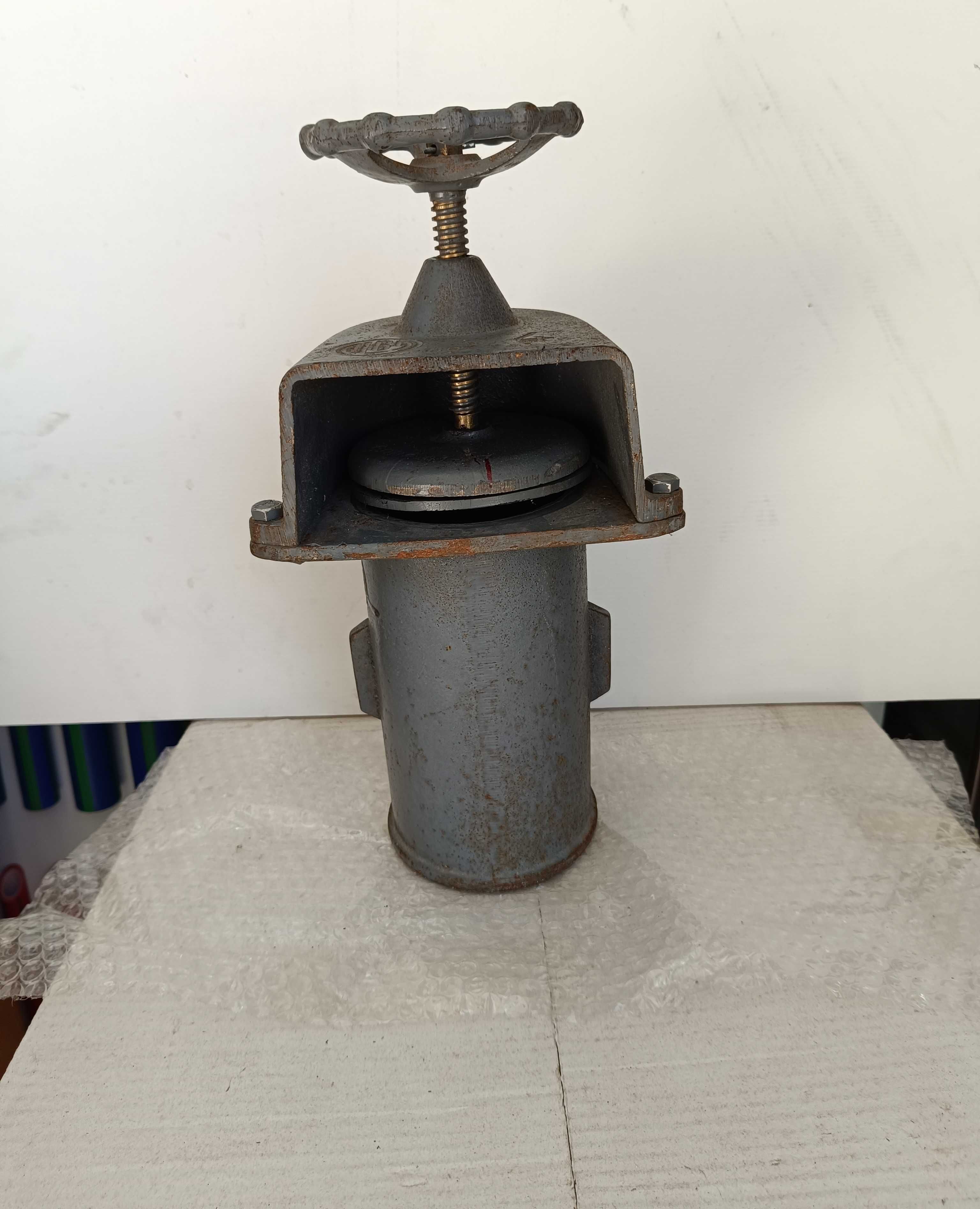 Boca de Rega em Ferro Fundido Normal - 4"