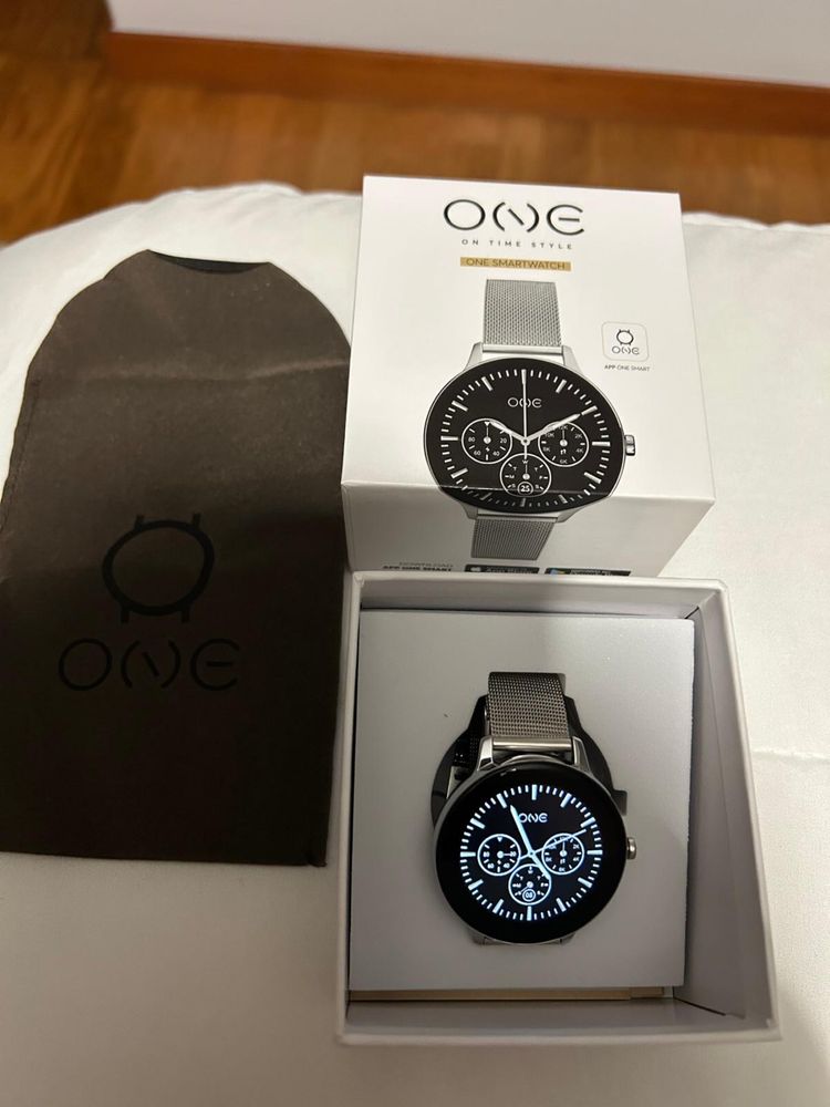 One smartwatch c/caixa e Garantia