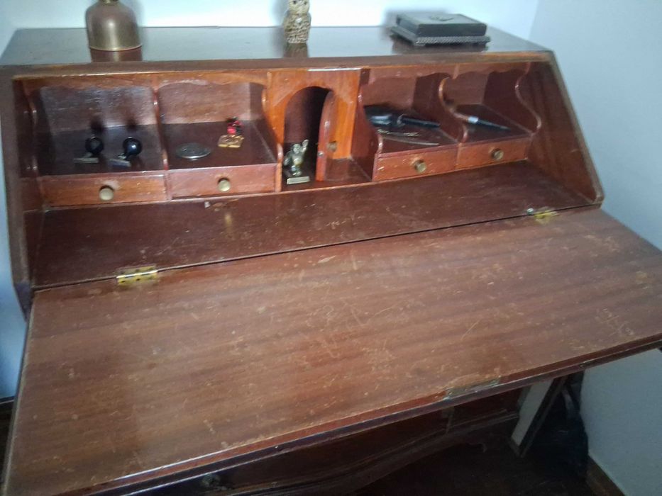 Escrivaninha muito antiga por apenas 150 euros