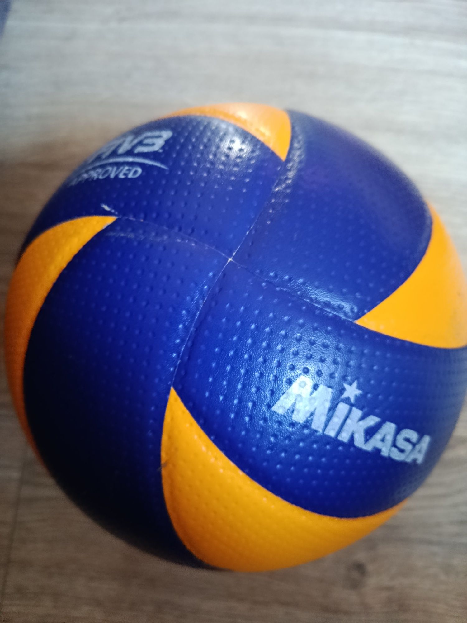 Piłka do siatkówki Mikasa mva200