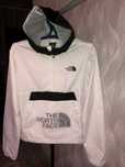 белый анорак The North Face Wind Wall
