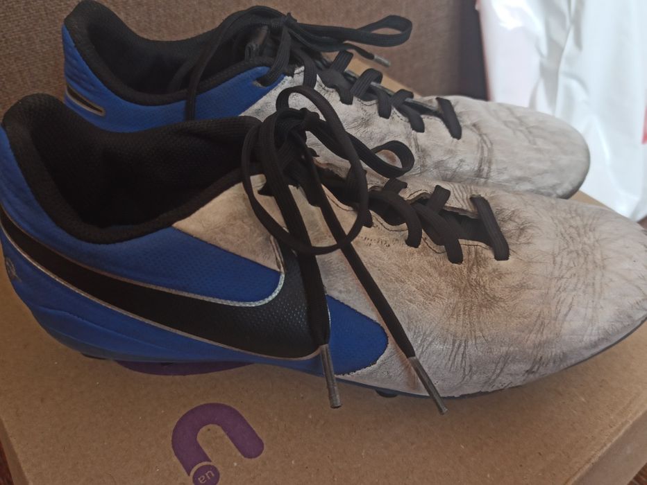 Кроссовки для футбола