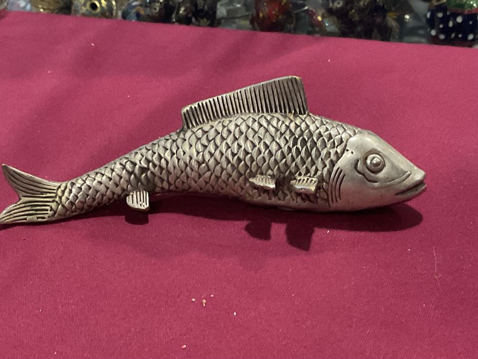 Peixe escultura casquinha medida 15 cm