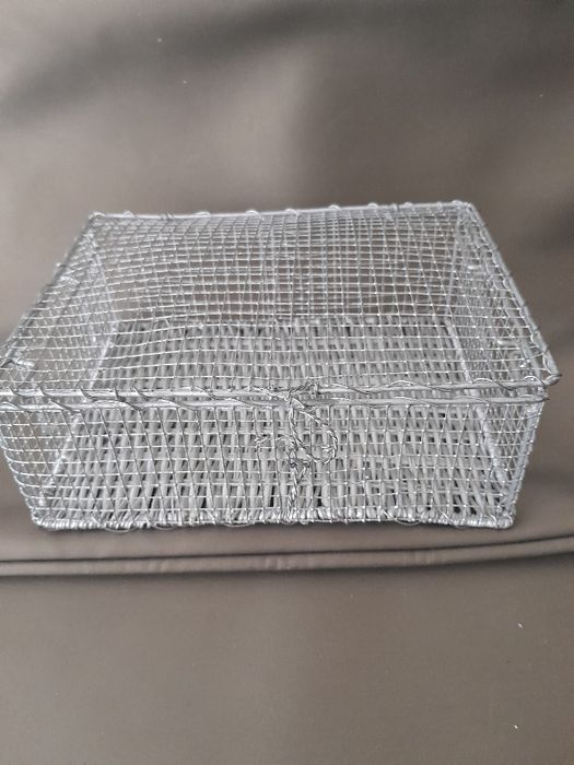 Koszyczek,pojemnik,szkatułka druciana