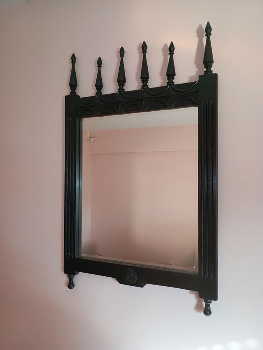 Espelho vintade em madeira maciça. Exemplar estado de conservação 
Med