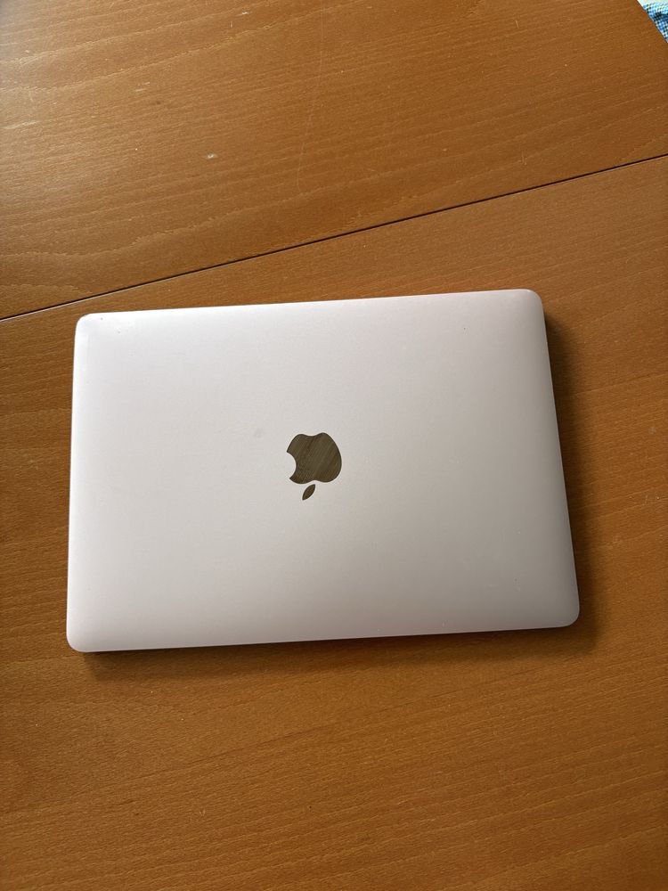 MacBook 12” 2017 – uszkodzony ekran, na części