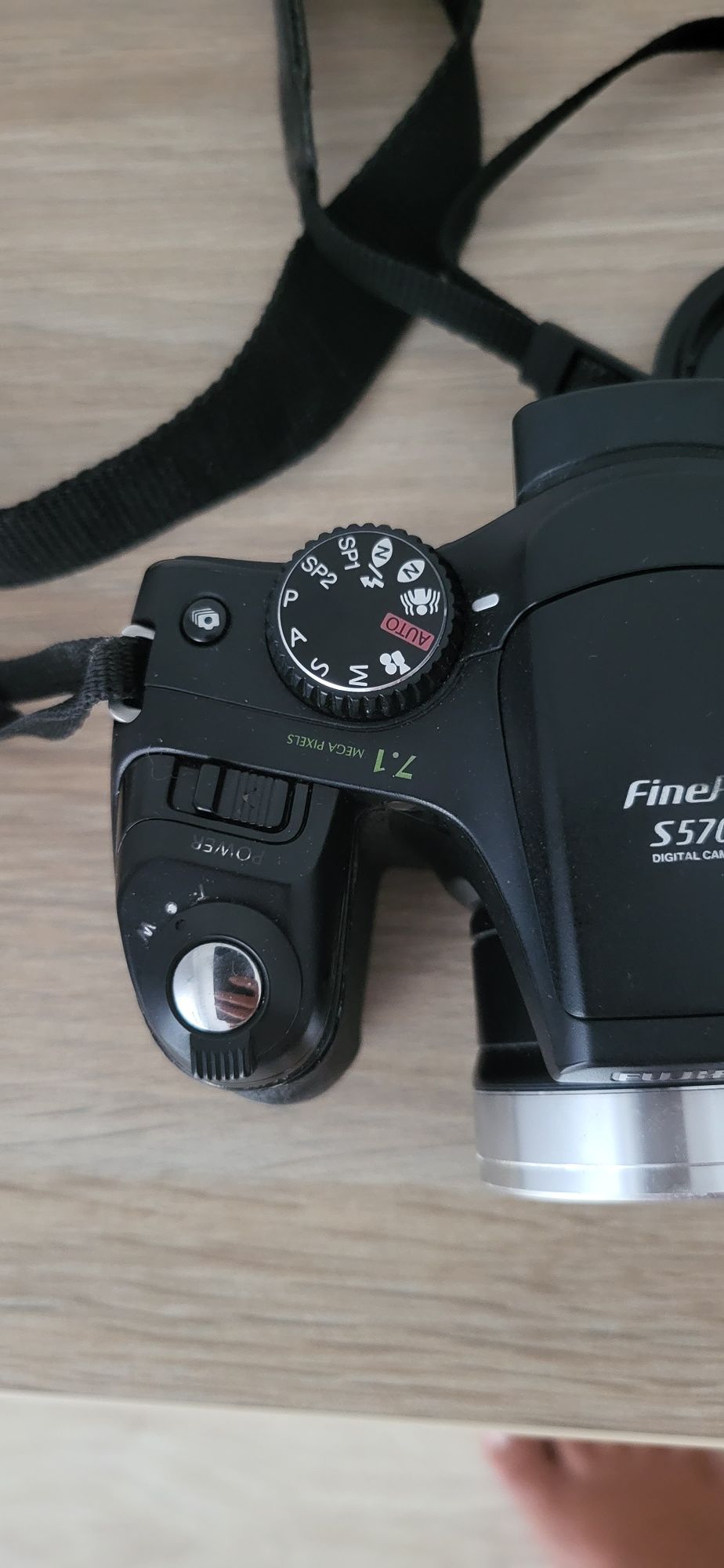 Câmera fotográfica e de vídeo - Fuji S5700 (oferta de 2 lentes)