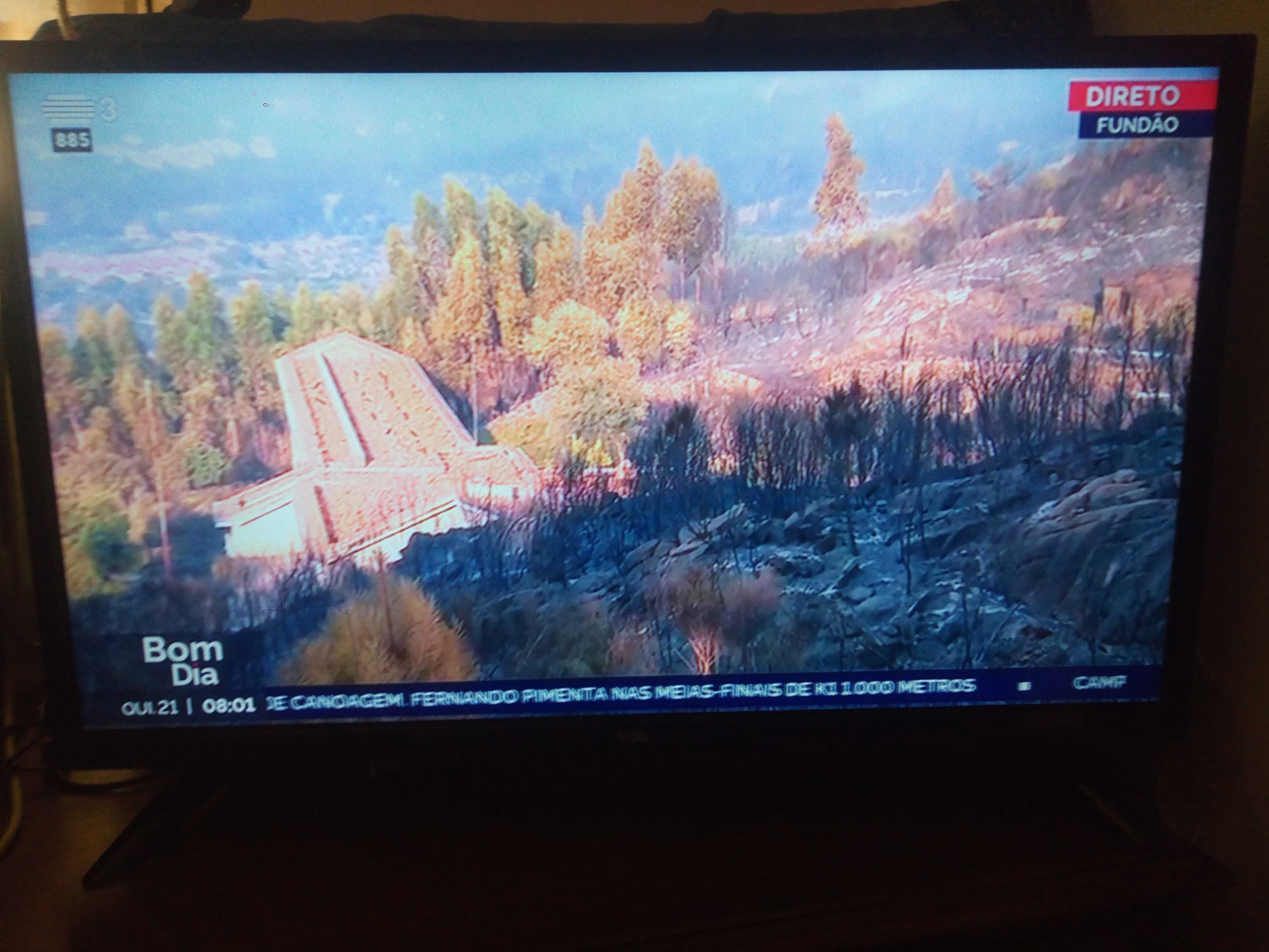 Tv em bom estado com comando
