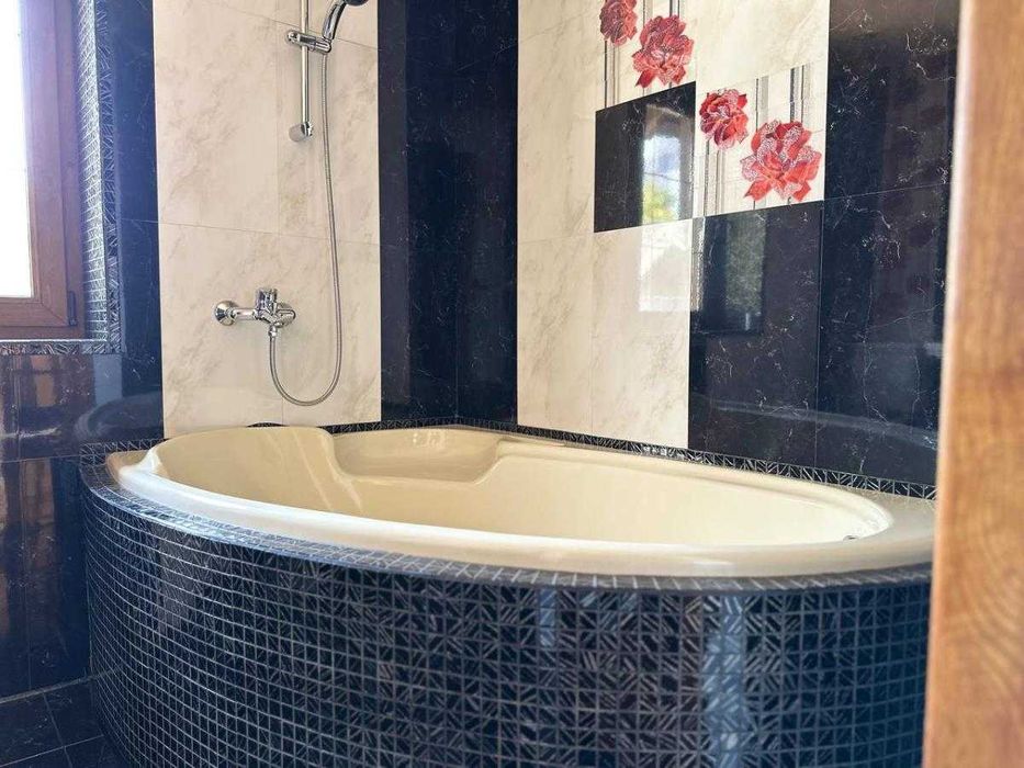 Готовий особняк з ремонтом біля ТРЦ Metro