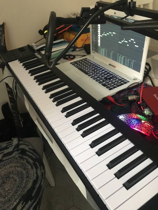 Allesis V61 міді-клавіатура