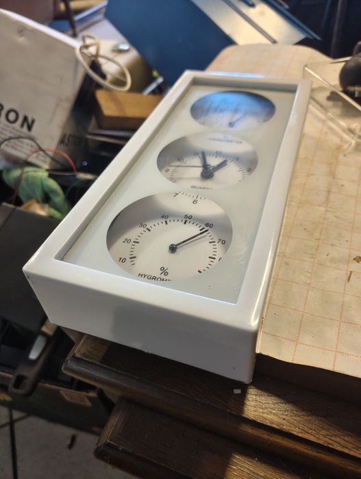 Zegar,stacja meteo biała.